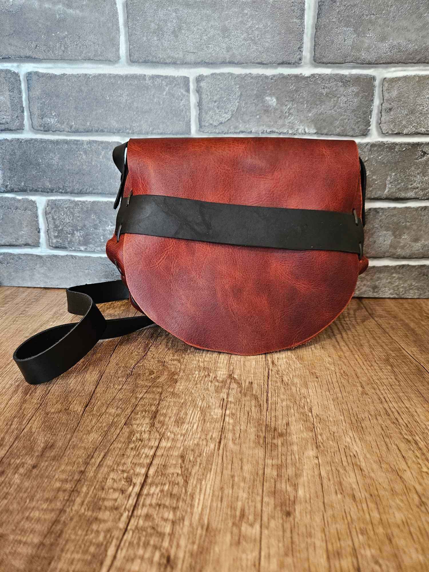 Handmade Leather Red Crossbody Purse - Stylish Shoulder Bag in Crimson Hue
